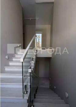 Дом 420м&sup2;, 2-этажный, участок 15 сот.  