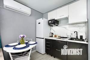 Студия квартира, посуточно, 42м2, 1/5 этаж