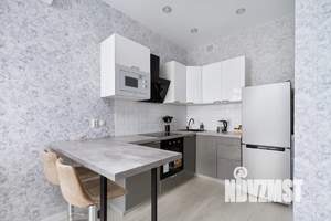 Студия квартира, посуточно, 38м2, 10/18 этаж