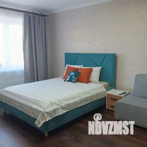 1-к квартира, посуточно, 39м2, 8/18 этаж