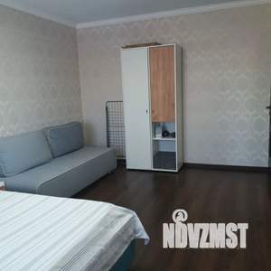 1-к квартира, посуточно, 39м2, 8/18 этаж