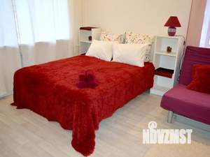 Студия квартира, посуточно, 32м2, 1/3 этаж