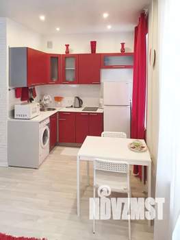 Студия квартира, посуточно, 32м2, 1/3 этаж