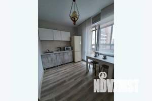 1-к квартира, посуточно, 37м2, 11/16 этаж