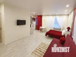 Студия квартира, посуточно, 32м2, 1/3 этаж