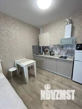Студия квартира, посуточно, 38м2, 15/19 этаж