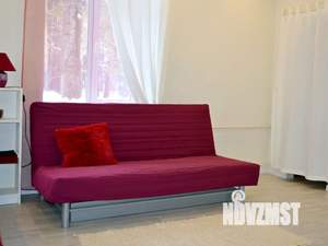 Студия квартира, посуточно, 32м2, 1/3 этаж