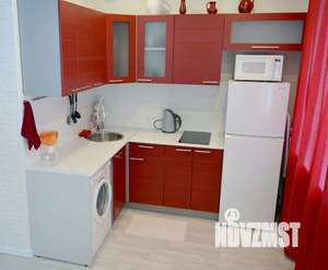 Студия квартира, посуточно, 32м2, 1/3 этаж