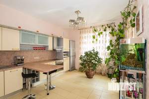 4-к квартира, на длительный срок, 160м2, 4/6 этаж