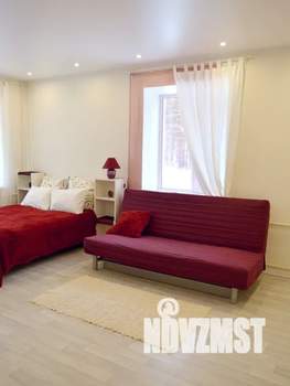 Студия квартира, посуточно, 32м2, 1/3 этаж