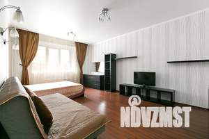 1-к квартира, посуточно, 42м2, 2/10 этаж