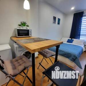 Студия квартира, посуточно, 25м2, 1/19 этаж