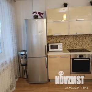 Студия квартира, посуточно, 40м2, 19/19 этаж