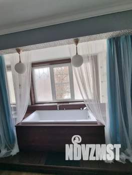 Студия квартира, посуточно, 36м2, 1/9 этаж