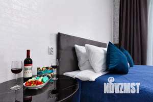 Студия квартира, посуточно, 38м2, 10/18 этаж