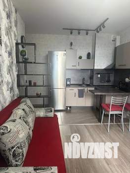 Студия квартира, посуточно, 38м2, 10/25 этаж
