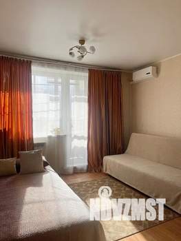 Студия квартира, посуточно, 35м2, 3/10 этаж