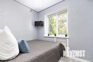 Студия квартира, посуточно, 42м2, 1/5 этаж