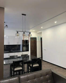 3-к квартира, на длительный срок, 130м2, 1/5 этаж