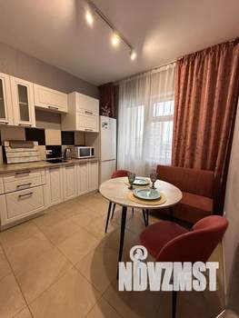 1-к квартира, посуточно, 39м2, 8/17 этаж