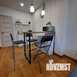 Студия квартира, посуточно, 25м2, 1/19 этаж