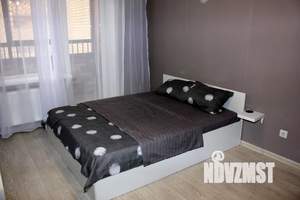 1-к квартира, посуточно, 40м2, 21/25 этаж