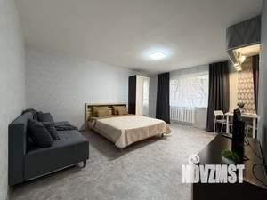 Студия квартира, посуточно, 35м2, 1/5 этаж