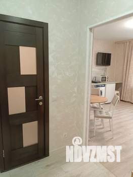 Студия квартира, посуточно, 32м2, 1/24 этаж