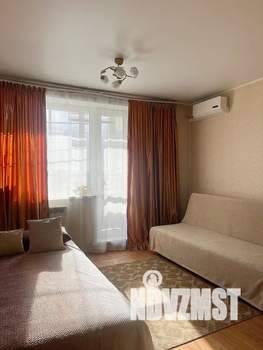 Студия квартира, посуточно, 35м2, 3/10 этаж