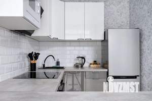 Студия квартира, посуточно, 38м2, 10/18 этаж