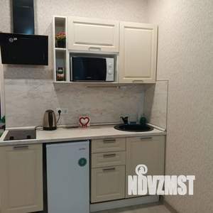 1-к квартира, посуточно, 38м2, 7/17 этаж