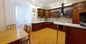 3-к квартира, на длительный срок, 132м2, 7/10 этаж