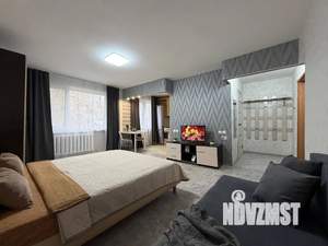 Студия квартира, посуточно, 35м2, 1/5 этаж