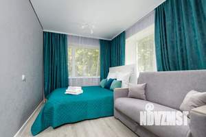 Студия квартира, посуточно, 42м2, 1/5 этаж