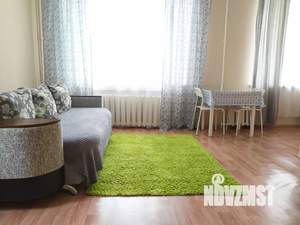 Студия квартира, посуточно, 32м2, 1/4 этаж