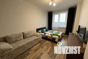 1-к квартира, посуточно, 42м2, 18/27 этаж