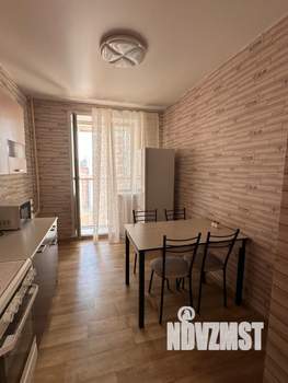 1-к квартира, посуточно, 38м2, 10/22 этаж