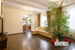 4-к квартира, вторичка, 138м2, 2/5 этаж