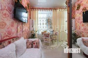 2-к квартира, вторичка, 42м2, 1/4 этаж