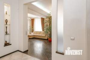 4-к квартира, вторичка, 138м2, 2/5 этаж