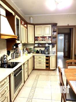 2-к квартира, вторичка, 110м2, 1/8 этаж