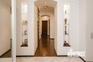 4-к квартира, вторичка, 138м2, 2/5 этаж