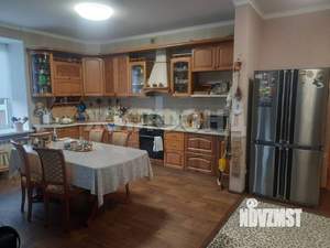 4-к квартира, вторичка, 144м2, 3/9 этаж