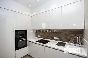 3-к квартира, вторичка, 215м2, 1/3 этаж