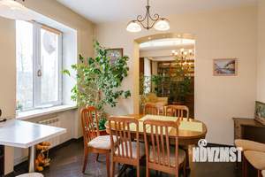 4-к квартира, вторичка, 138м2, 2/5 этаж