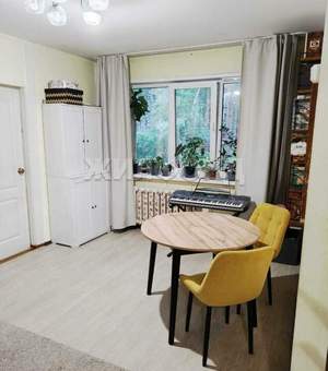 2-к квартира, вторичка, 42м2, 1/4 этаж