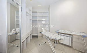 3-к квартира, вторичка, 215м2, 1/3 этаж