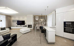 3-к квартира, вторичка, 215м2, 1/3 этаж