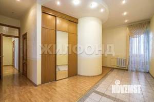 4-к квартира, вторичка, 159м2, 3/3 этаж