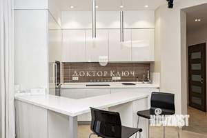 3-к квартира, вторичка, 215м2, 1/3 этаж